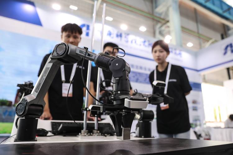 新華全媒丨2025全球工業互聯網大會在遼寧沈陽開幕